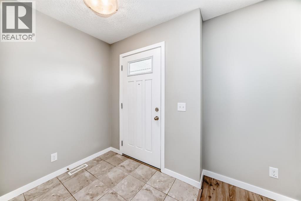 115 Sunset Road, Cochrane, Alberta  T4C 0Z9 - Photo 5 - A2270277