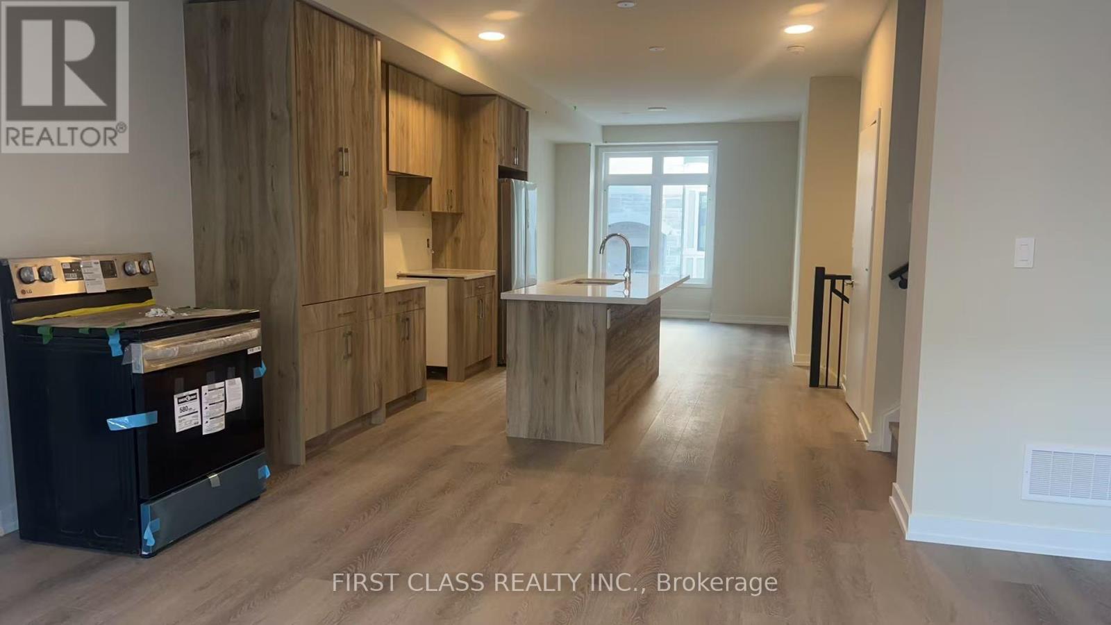 27 Lewis Craigie Lane, Richmond Hill, Ontario  L4B 0J5 - Photo 2 - N12657966