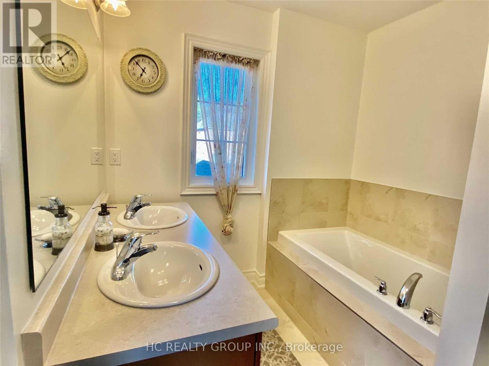 33 Carratuck Street, East Gwillimbury, Ontario  L9N 0P1 - Photo 12 - N12657996