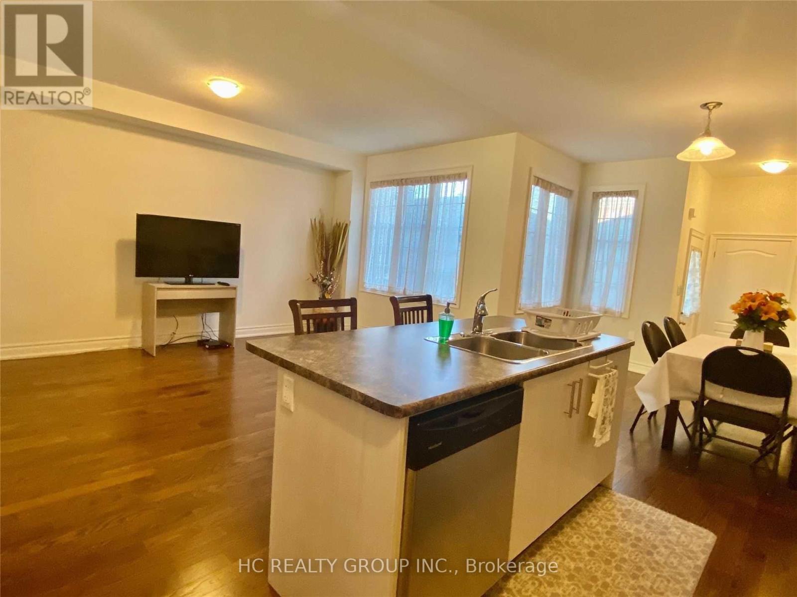 33 Carratuck Street, East Gwillimbury, Ontario  L9N 0P1 - Photo 6 - N12657996