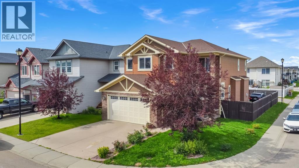 40 Baywater Court Sw, Airdrie, Alberta  T4B 0A8 - Photo 2 - A2269881