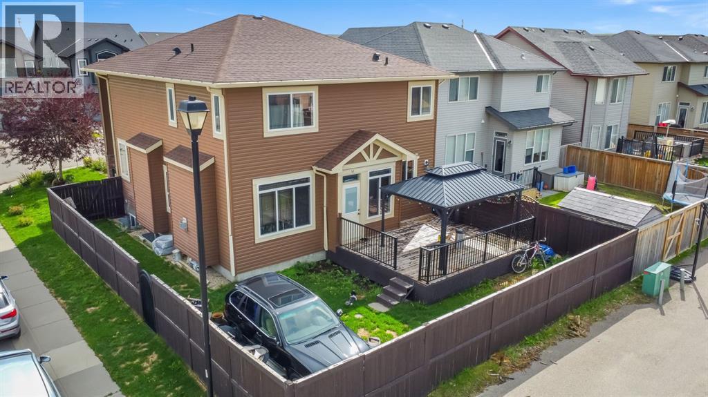 40 Baywater Court Sw, Airdrie, Alberta  T4B 0A8 - Photo 4 - A2269881