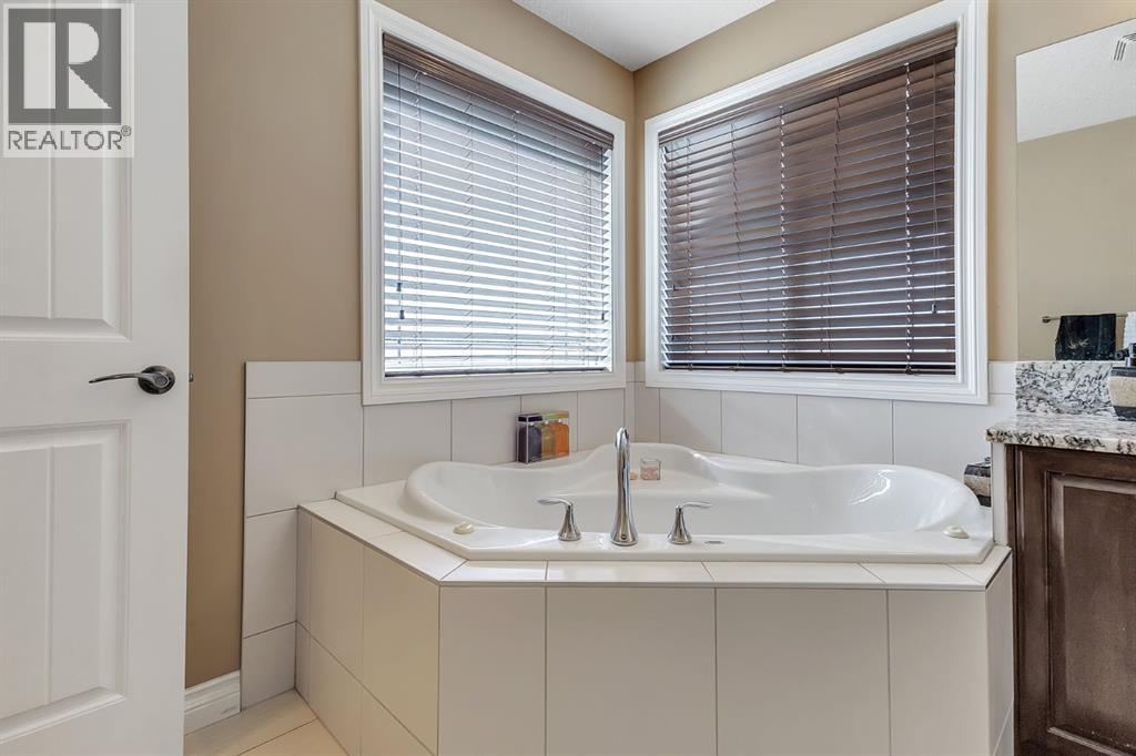 40 Baywater Court Sw, Airdrie, Alberta  T4B 0A8 - Photo 25 - A2269881