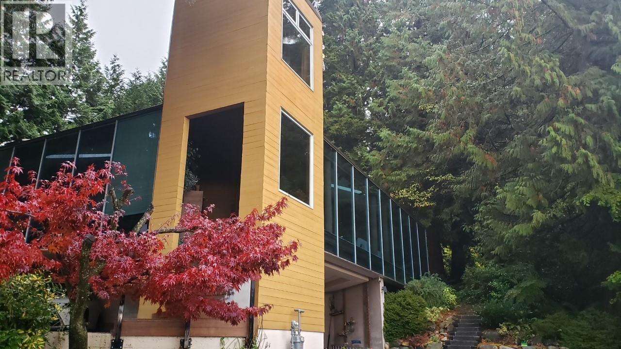 2222 Chairlift Road, West Vancouver, British Columbia  V7S 3G2 - Photo 2 - R3075449