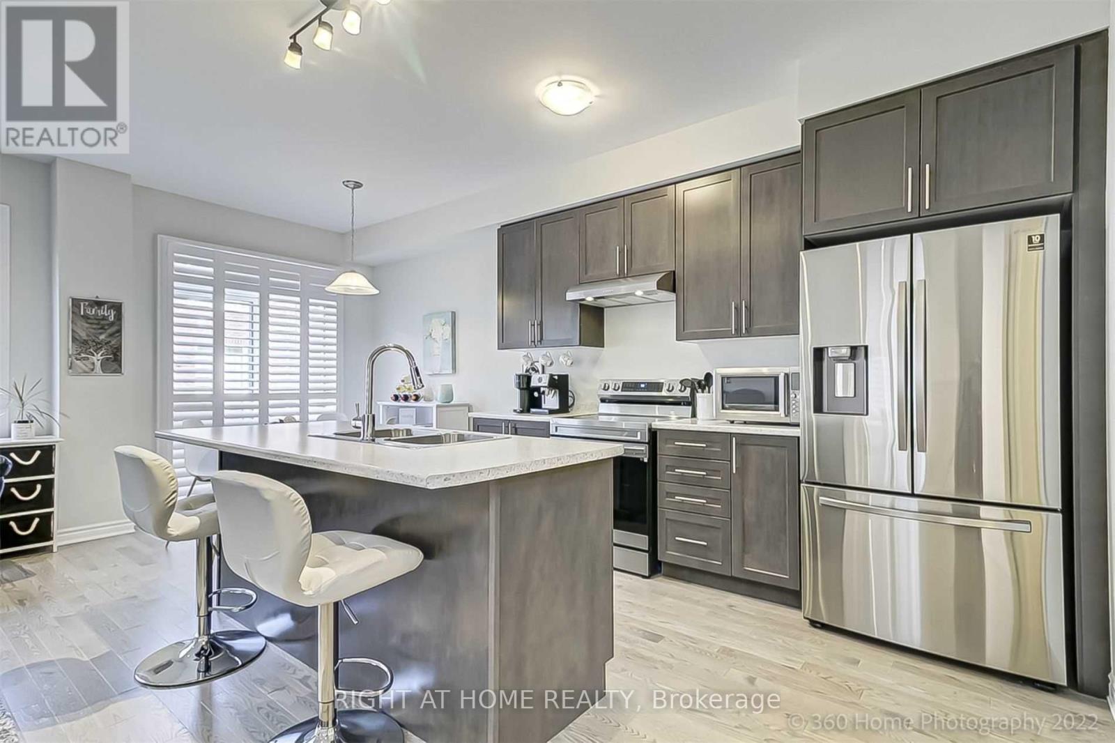 45 Sutcliffe Drive, Whitby, Ontario  L1R 0R1 - Photo 6 - E12658006