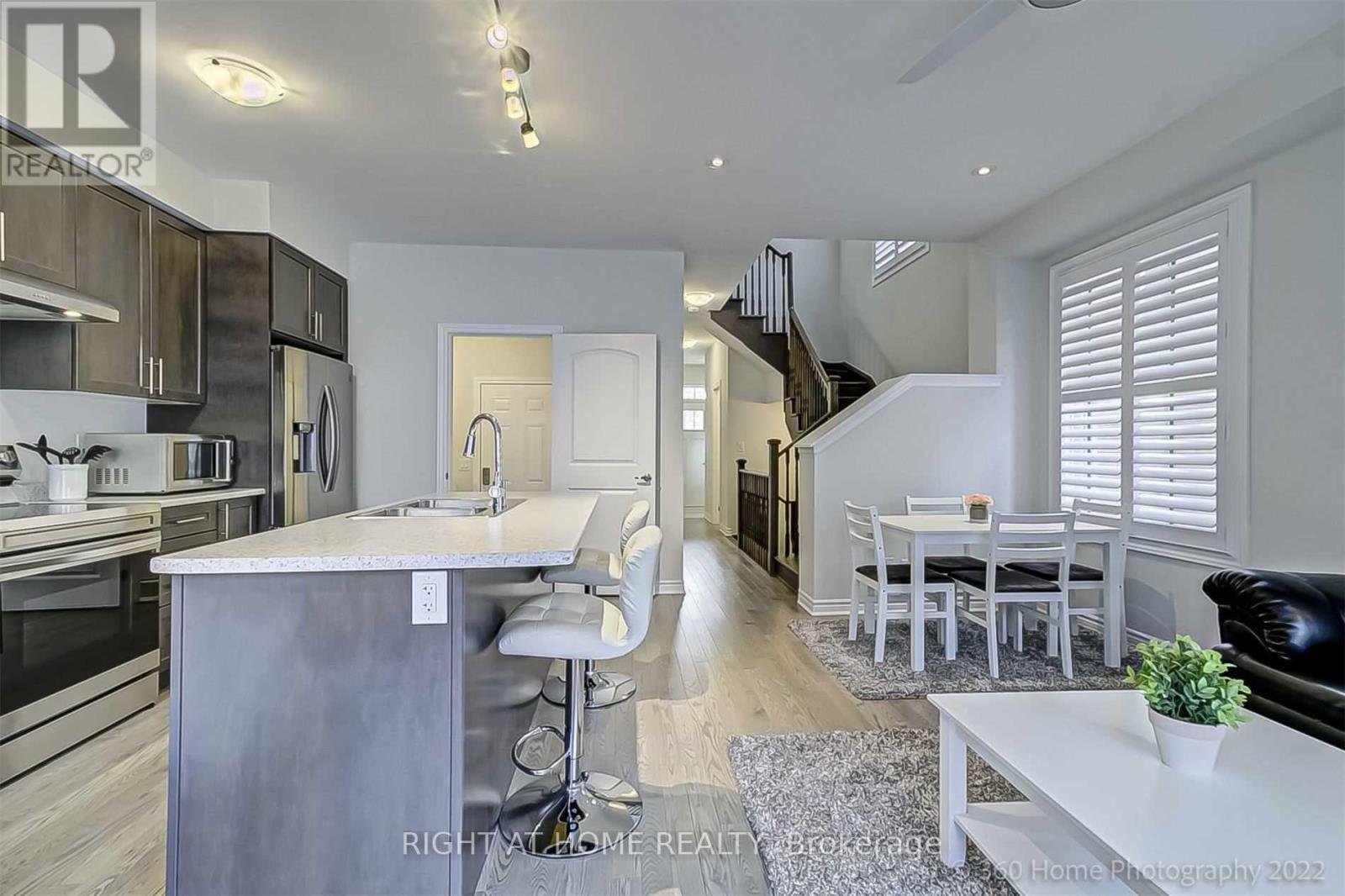 45 Sutcliffe Drive, Whitby, Ontario  L1R 0R1 - Photo 9 - E12658006