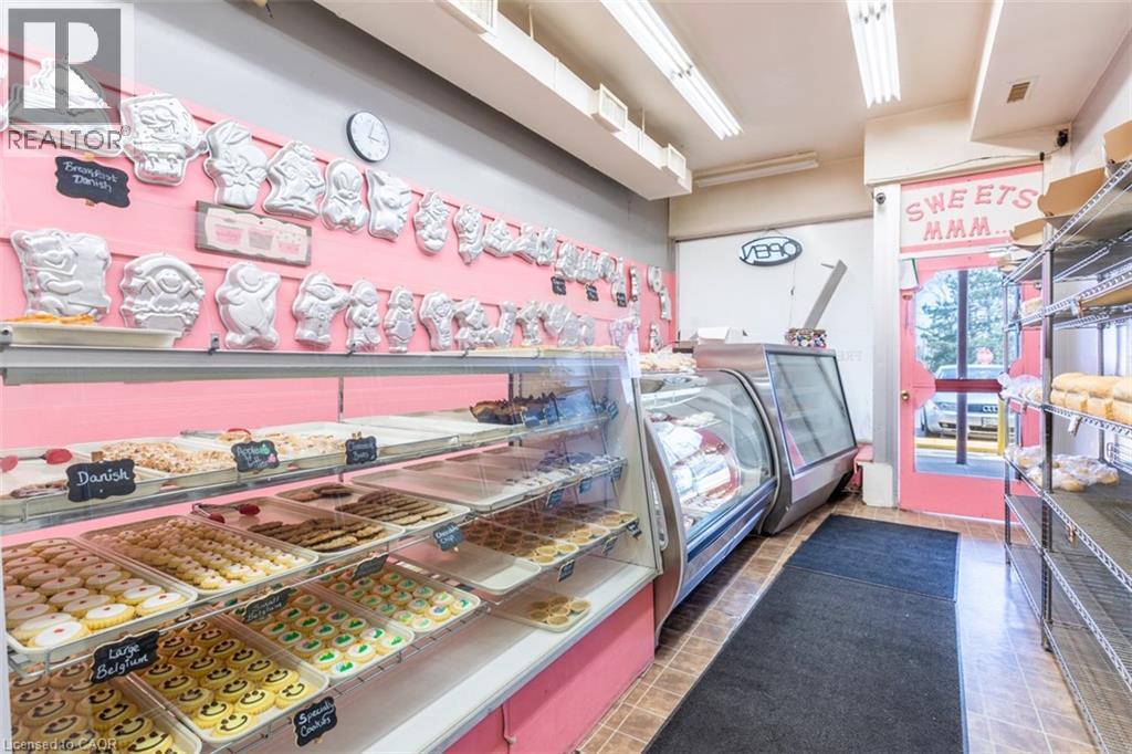 2049 Mount Forest Drive, Burlington, Ontario  L7P 1H4 - Photo 4 - 40774182