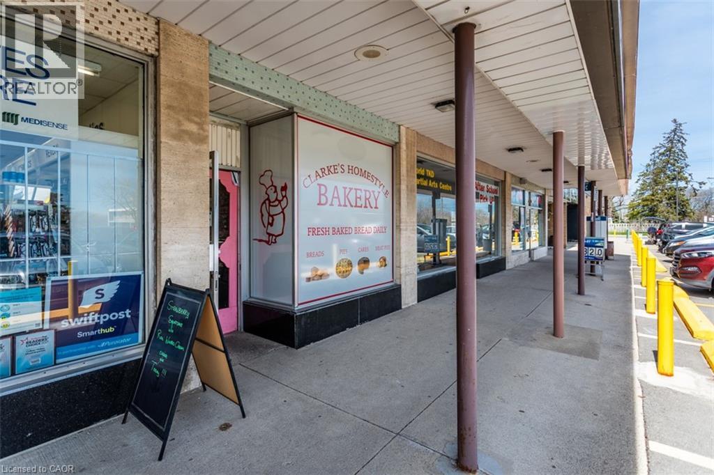 2049 Mount Forest Drive, Burlington, Ontario  L7P 1H4 - Photo 2 - 40774182