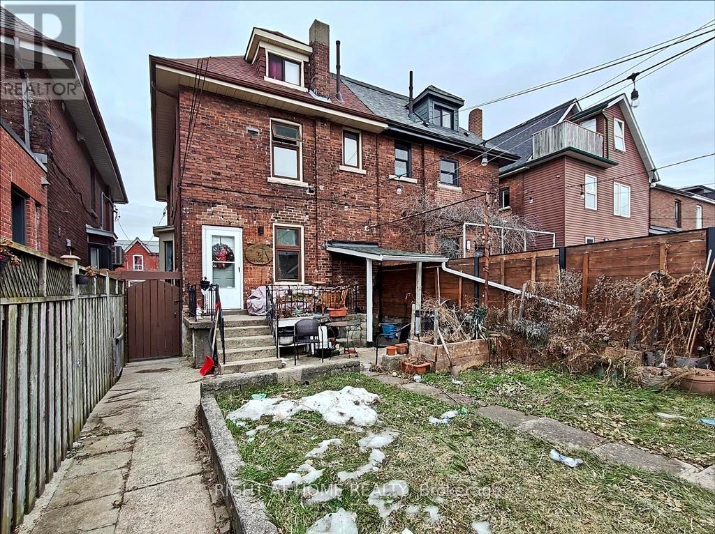 Lower - 567 Ossington Avenue, Toronto, Ontario  M6G 3T4 - Photo 16 - C12658040