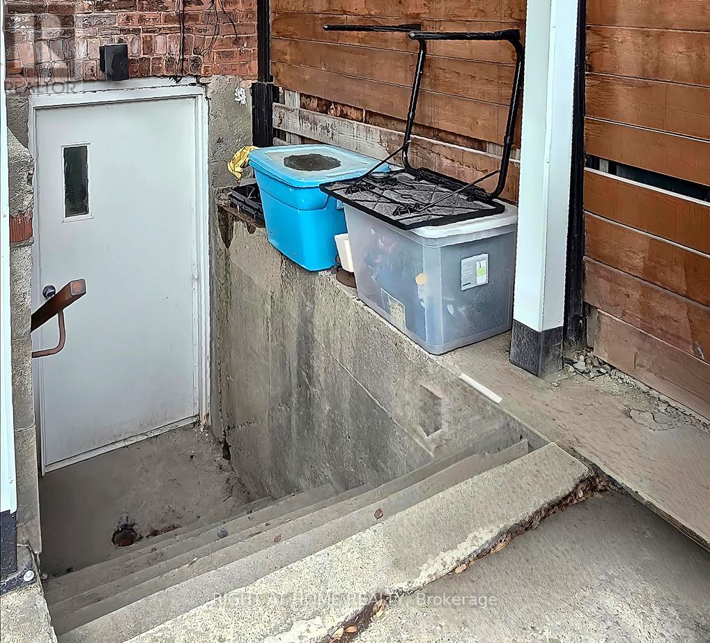 Lower - 567 Ossington Avenue, Toronto, Ontario  M6G 3T4 - Photo 18 - C12658040