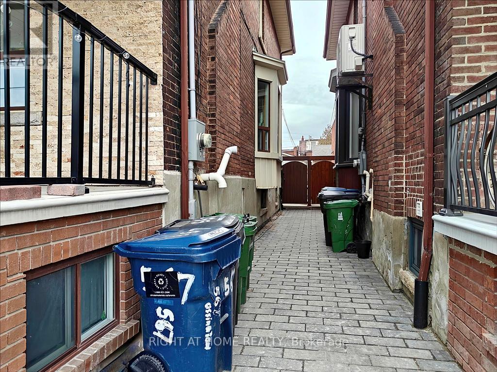 Lower - 567 Ossington Avenue, Toronto, Ontario  M6G 3T4 - Photo 2 - C12658040