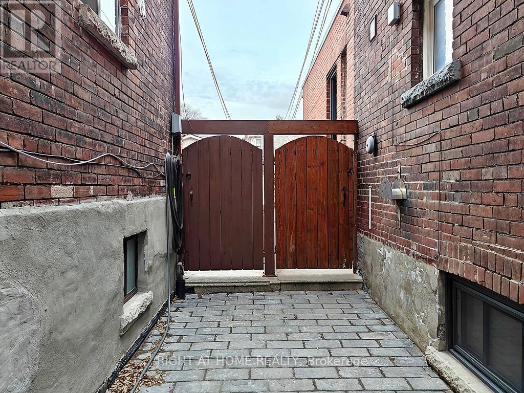 Lower - 567 Ossington Avenue, Toronto, Ontario  M6G 3T4 - Photo 3 - C12658040