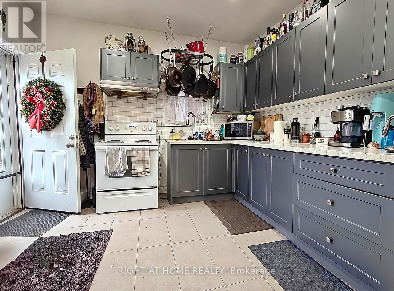 Lower - 567 Ossington Avenue, Toronto, Ontario  M6G 3T4 - Photo 5 - C12658040