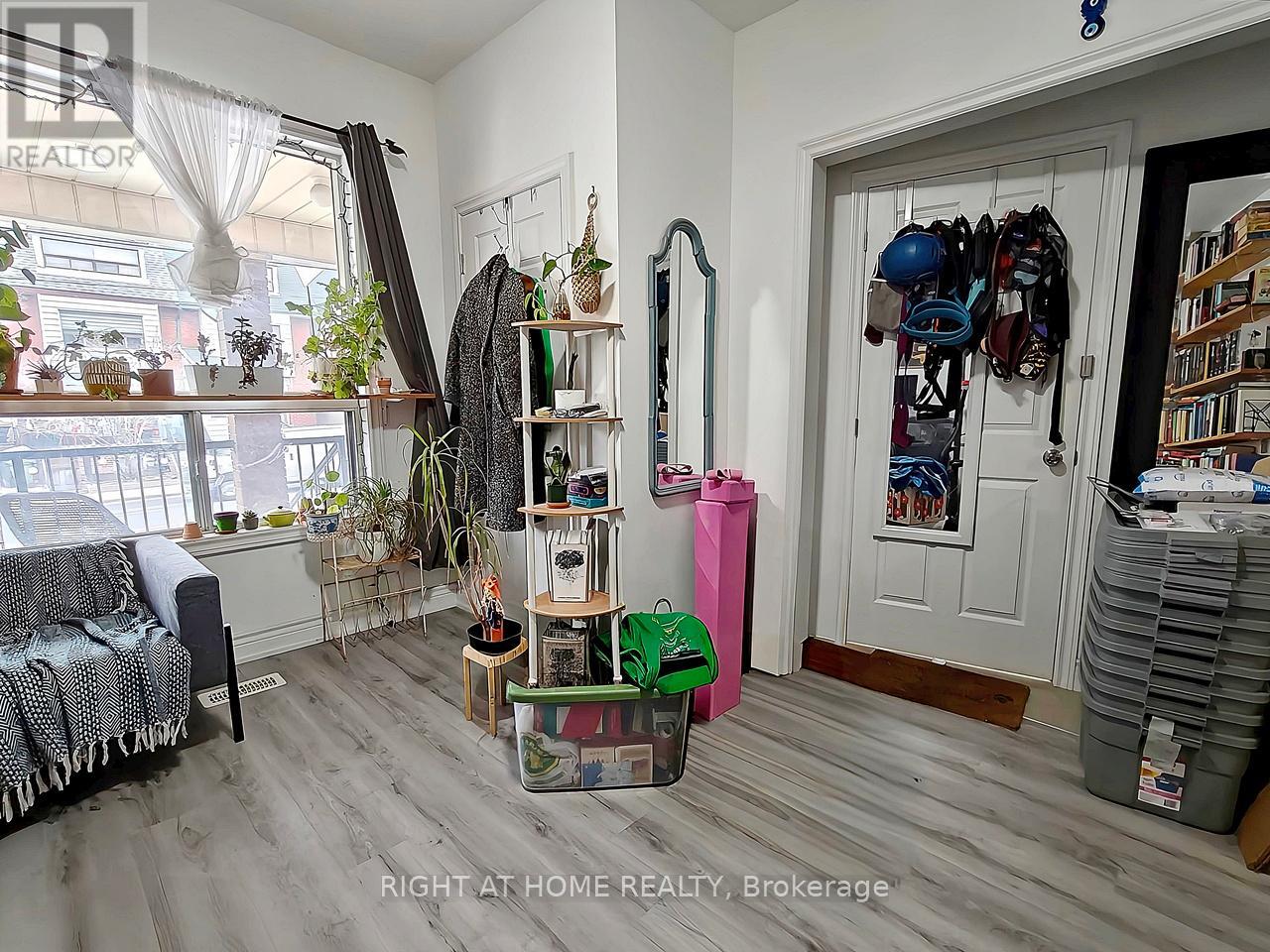 Lower - 567 Ossington Avenue, Toronto, Ontario  M6G 3T4 - Photo 9 - C12658040