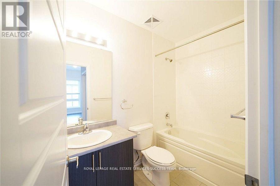 207 - 1208 Main Street E, Milton, Ontario  L9T 9K7 - Photo 9 - W12658044