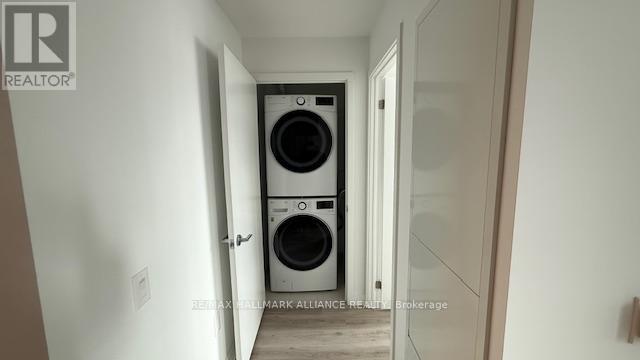 #2005 - 395 Square One Drive, Mississauga, Ontario  L5B 0P6 - Photo 15 - W12658050