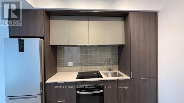 #2005 - 395 Square One Drive, Mississauga, Ontario  L5B 0P6 - Photo 19 - W12658050