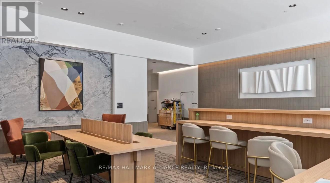 #2005 - 395 Square One Drive, Mississauga, Ontario  L5B 0P6 - Photo 3 - W12658050