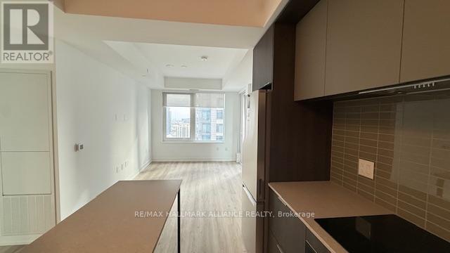 #2005 - 395 Square One Drive, Mississauga, Ontario  L5B 0P6 - Photo 8 - W12658050