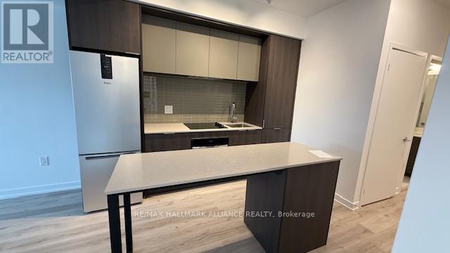 #2005 - 395 Square One Drive, Mississauga, Ontario  L5B 0P6 - Photo 9 - W12658050