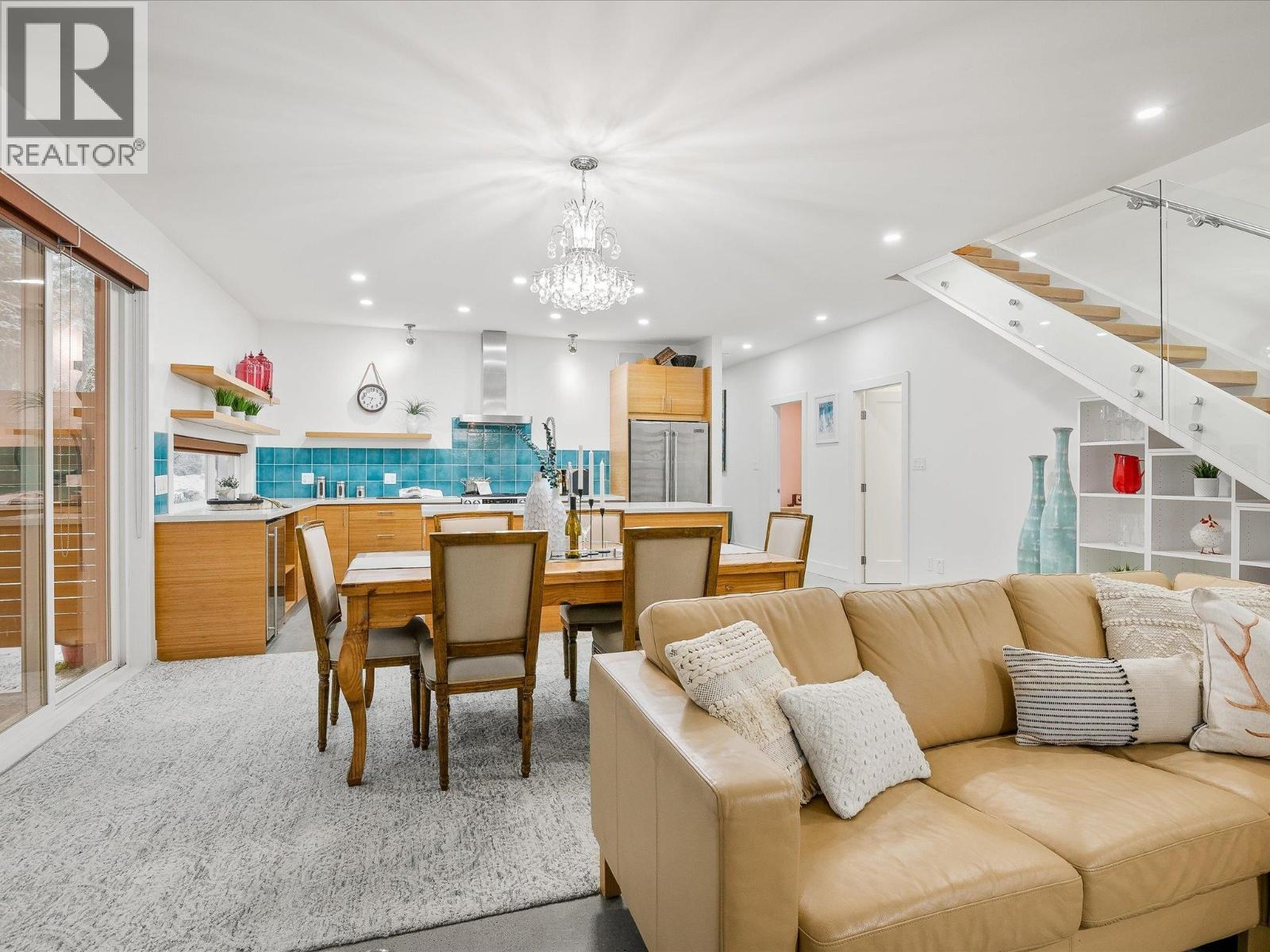 1087 Madeley Place, Whistler, British Columbia  V8E 0K6 - Photo 15 - R2983217