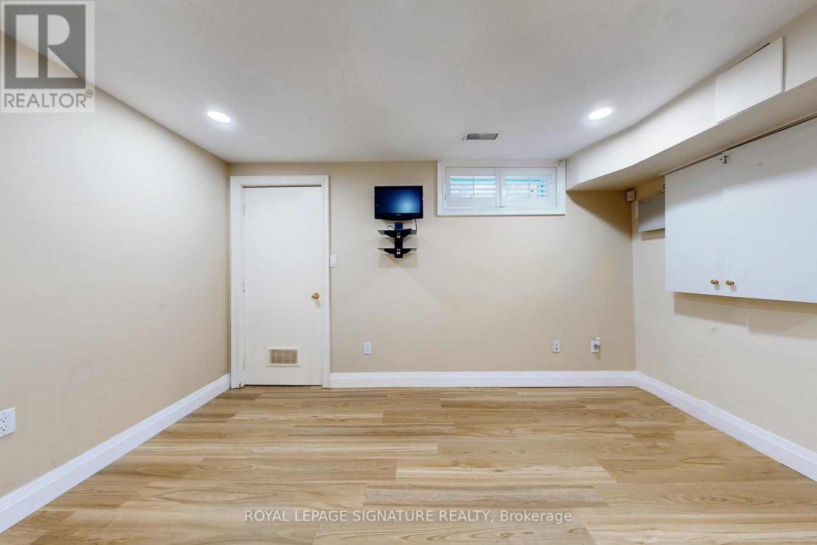 43 Alessia Circle, Toronto, Ontario  M6E 5A6 - Photo 11 - W12658092