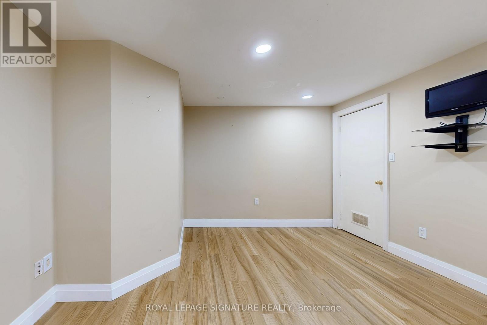 43 Alessia Circle, Toronto, Ontario  M6E 5A6 - Photo 13 - W12658092