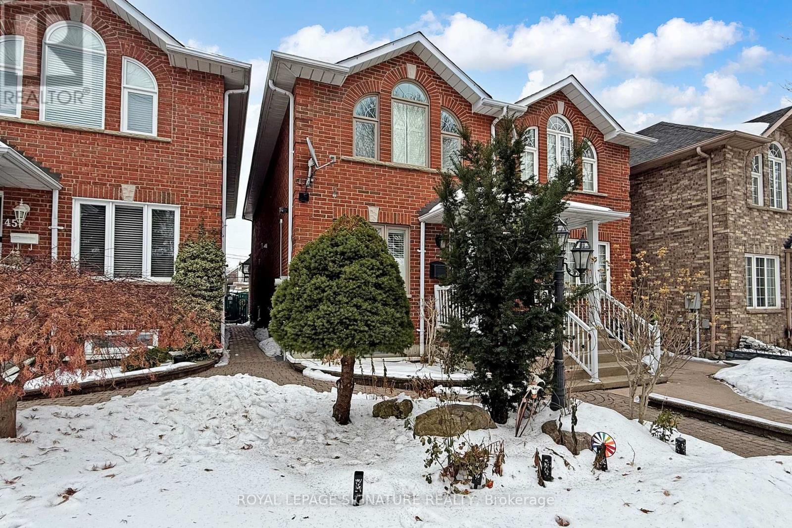 43 Alessia Circle, Toronto, Ontario  M6E 5A6 - Photo 2 - W12658092