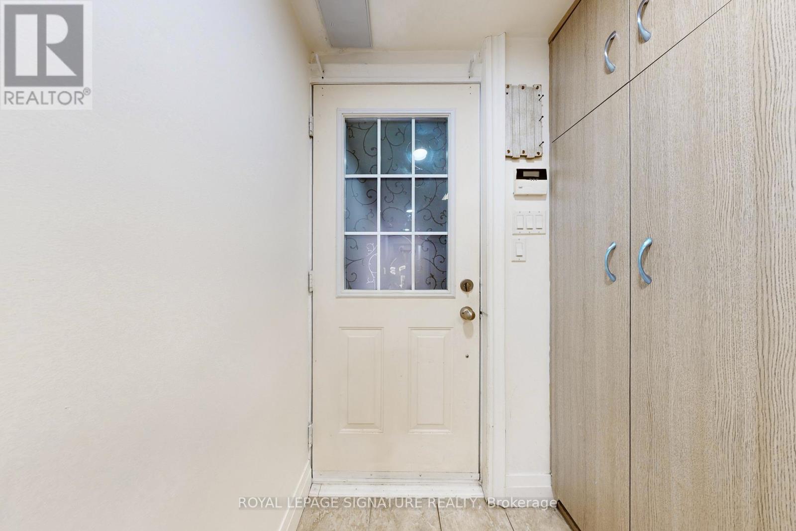 43 Alessia Circle, Toronto, Ontario  M6E 5A6 - Photo 4 - W12658092