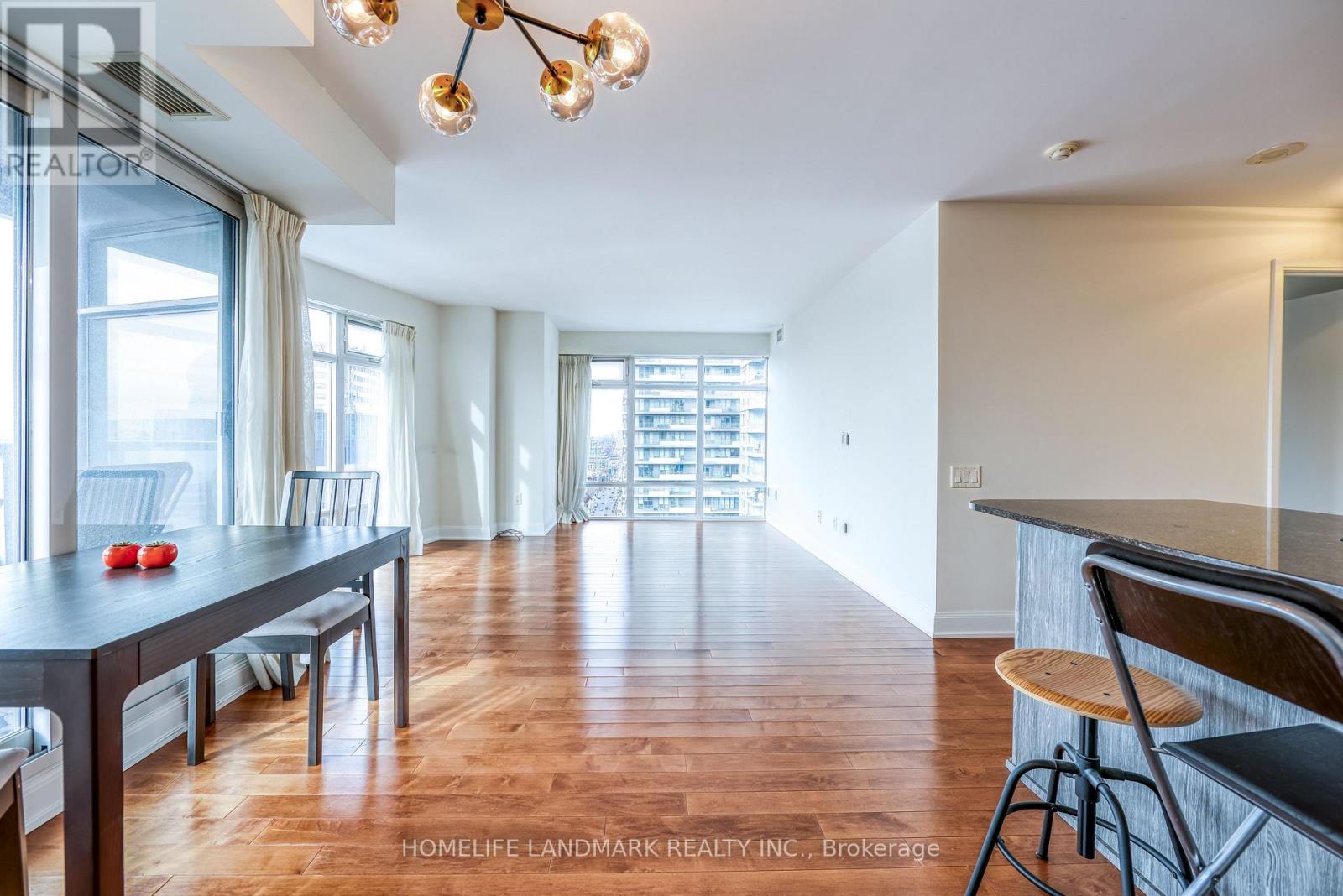 2408 - 2181 Yonge Street, Toronto, Ontario  M4S 3H7 - Photo 10 - C12596450