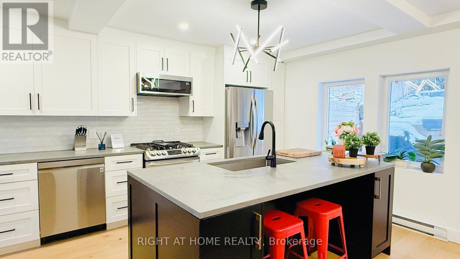 646 Davenport Road, Toronto, Ontario  M5R 1K9 - Photo 4 - C12658160