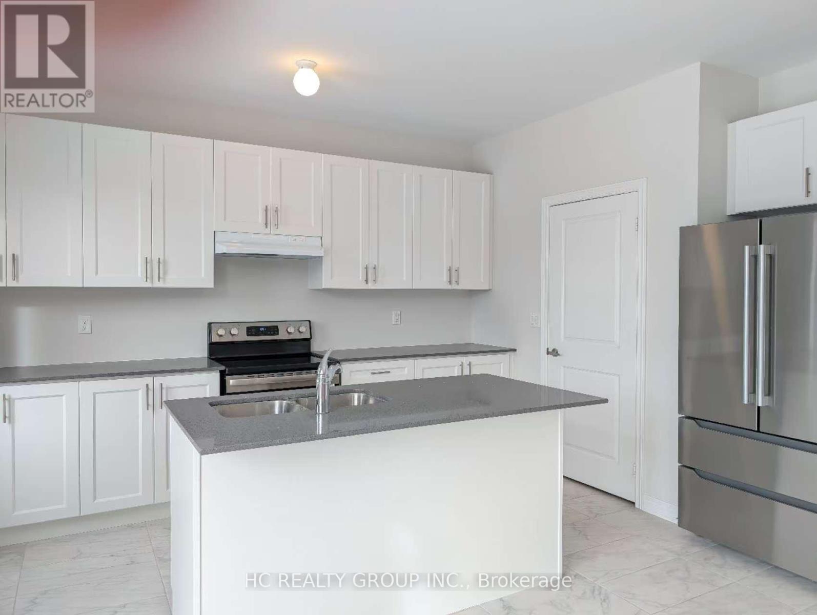 4 Sam Battaglia Crescent, Georgina, Ontario  L0E 1R0 - Photo 10 - N12658148