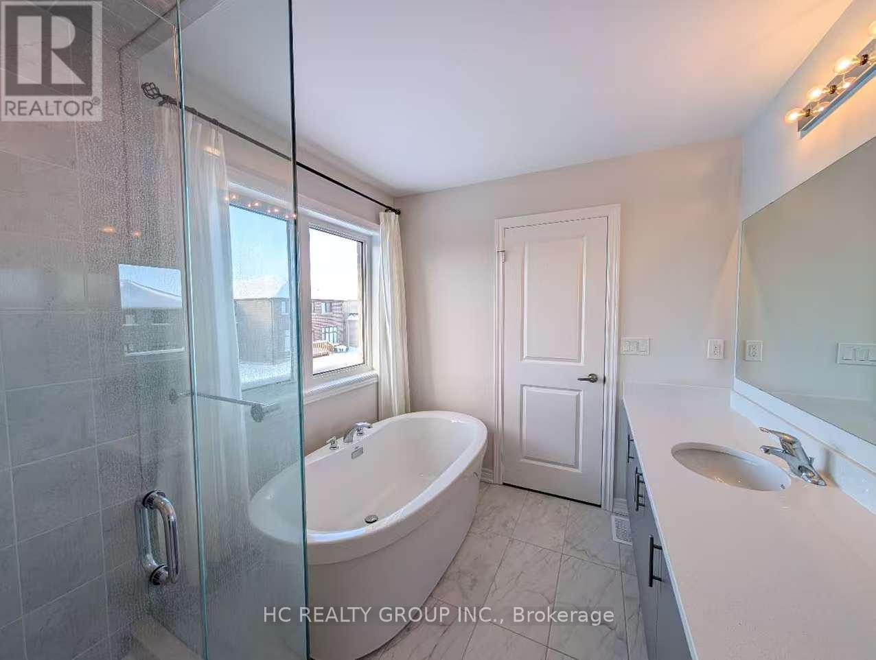 4 Sam Battaglia Crescent, Georgina, Ontario  L0E 1R0 - Photo 13 - N12658148