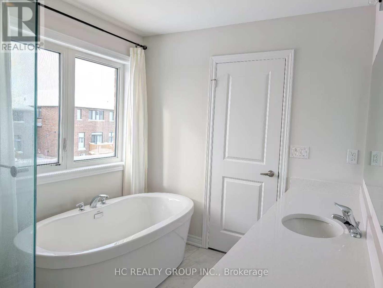 4 Sam Battaglia Crescent, Georgina, Ontario  L0E 1R0 - Photo 14 - N12658148