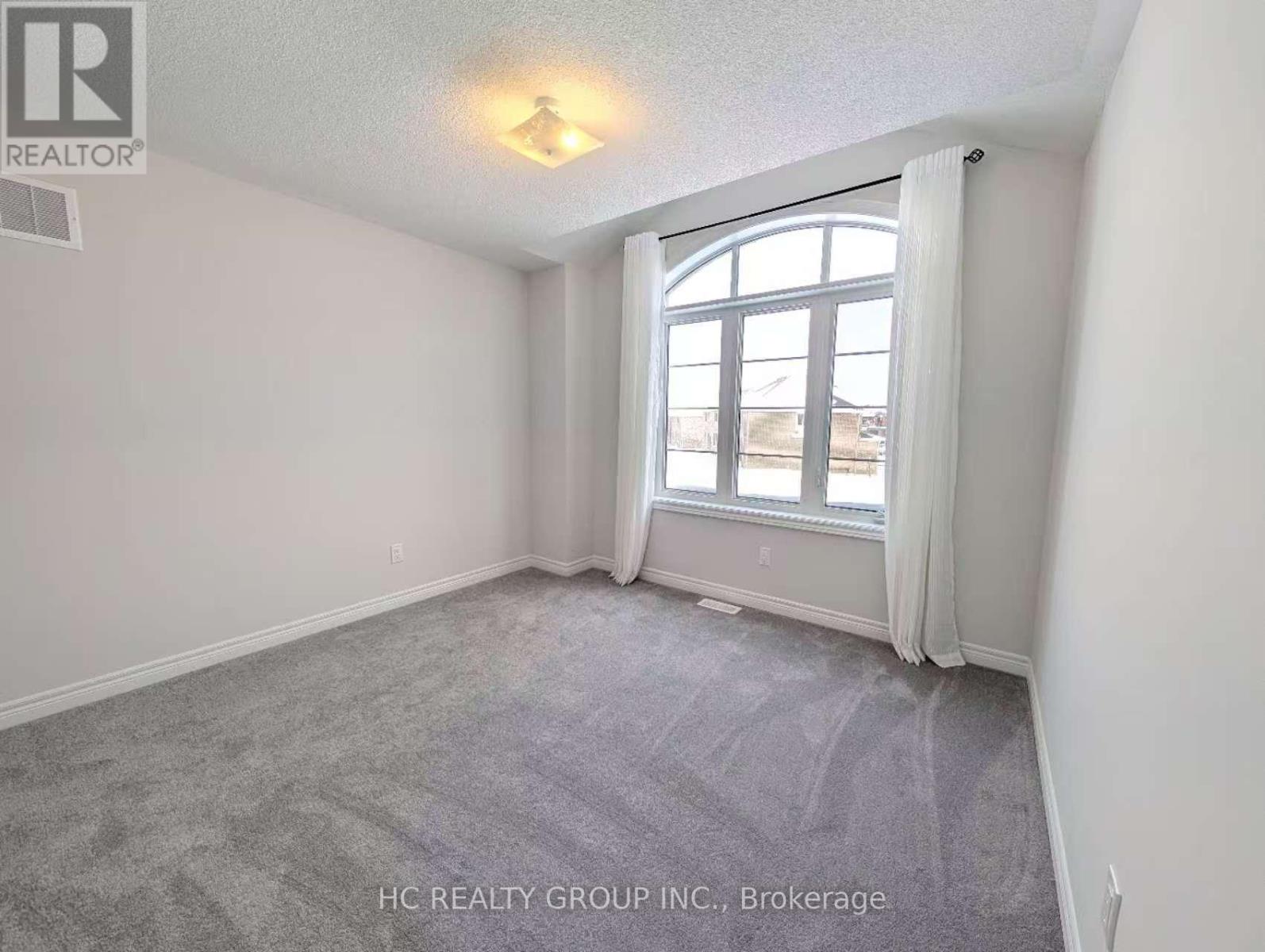 4 Sam Battaglia Crescent, Georgina, Ontario  L0E 1R0 - Photo 18 - N12658148