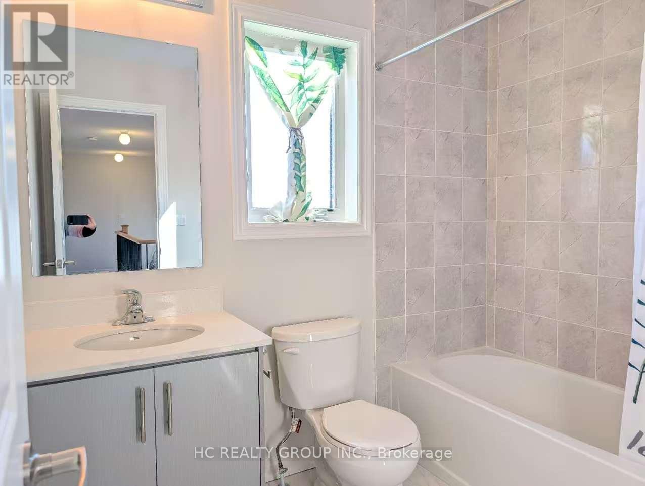 4 Sam Battaglia Crescent, Georgina, Ontario  L0E 1R0 - Photo 19 - N12658148