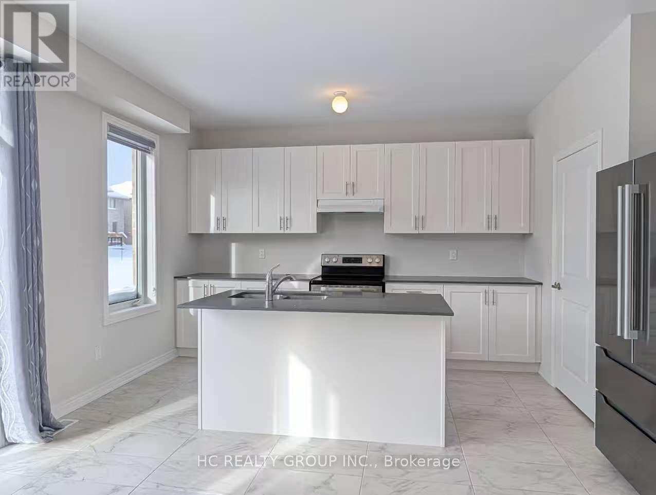 4 Sam Battaglia Crescent, Georgina, Ontario  L0E 1R0 - Photo 7 - N12658148