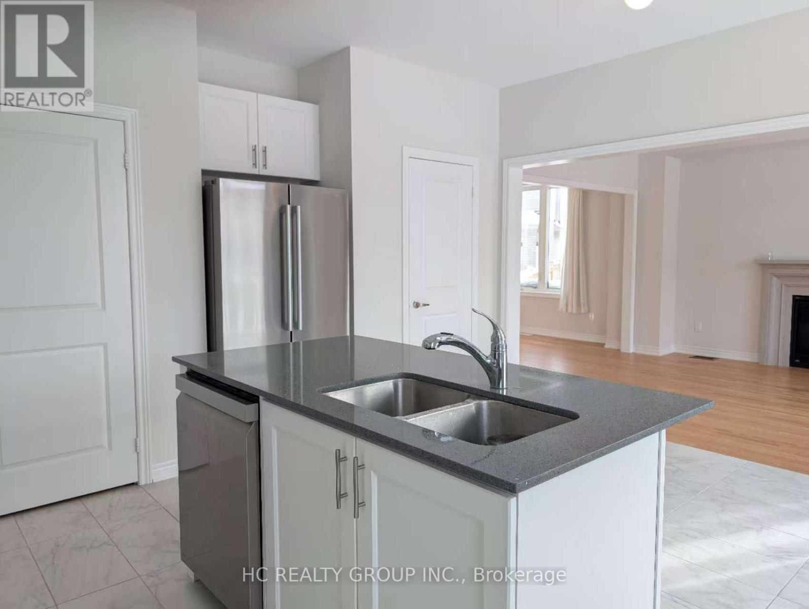 4 Sam Battaglia Crescent, Georgina, Ontario  L0E 1R0 - Photo 8 - N12658148