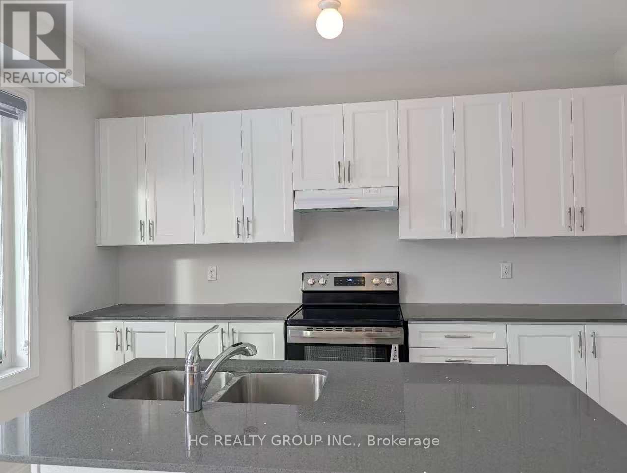 4 Sam Battaglia Crescent, Georgina, Ontario  L0E 1R0 - Photo 9 - N12658148