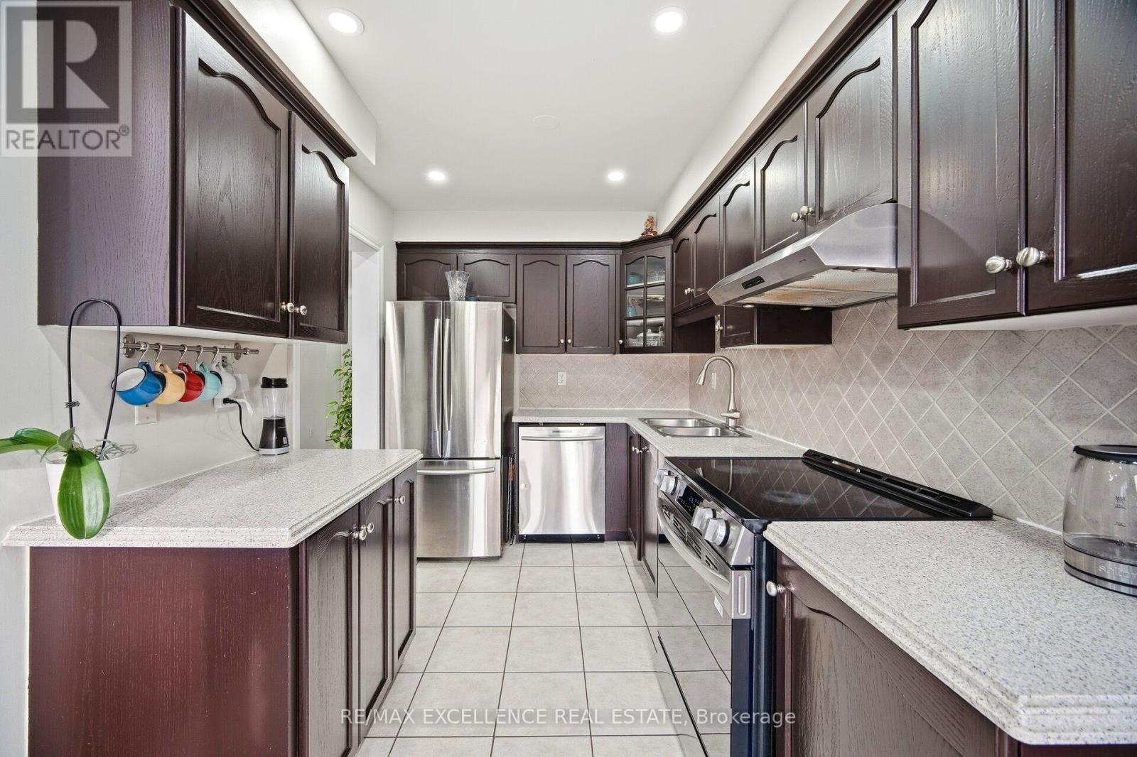 38 Coppermill Drive, Brampton, Ontario  L7A 1M8 - Photo 15 - W12658140