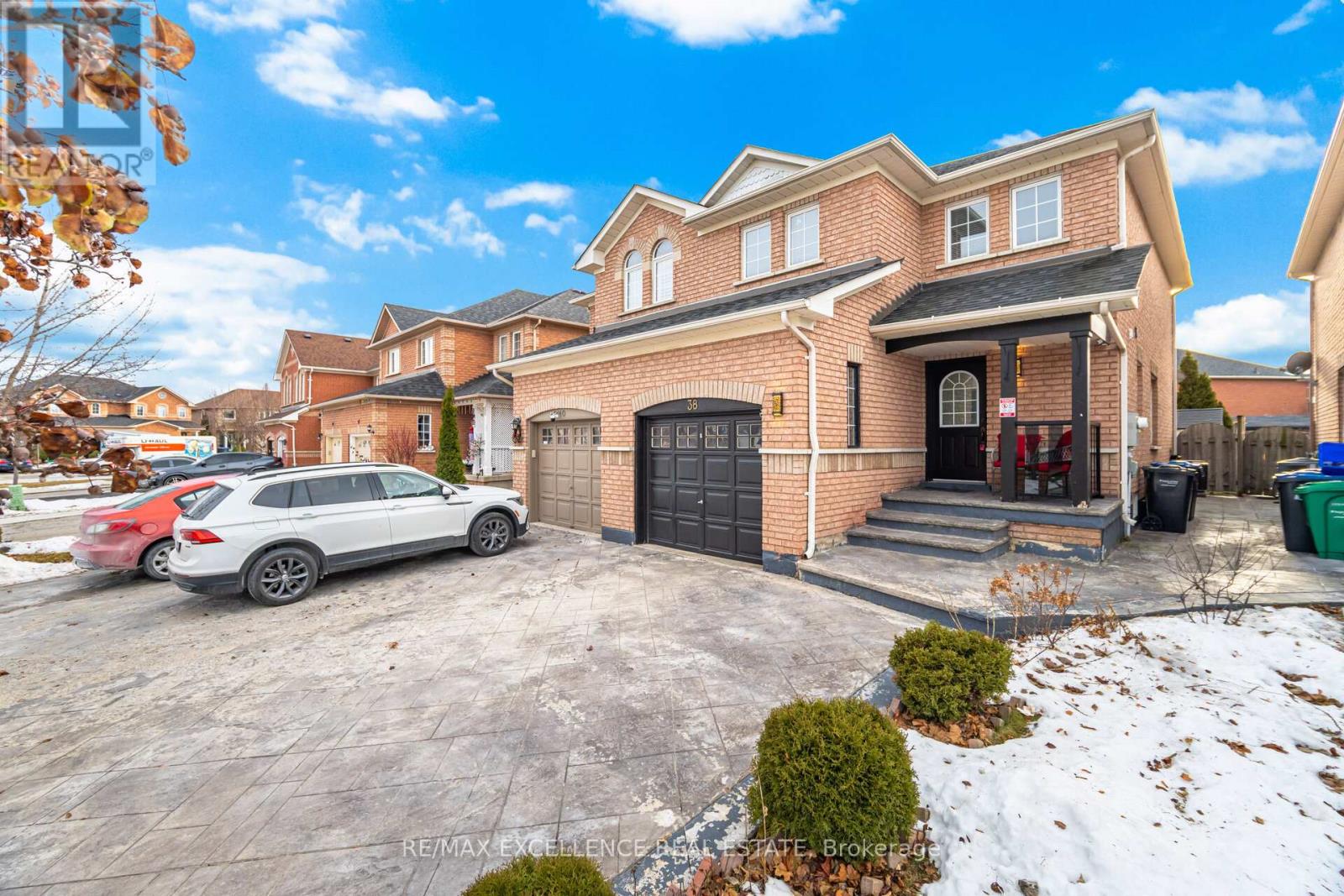 38 Coppermill Drive, Brampton, Ontario  L7A 1M8 - Photo 3 - W12658140