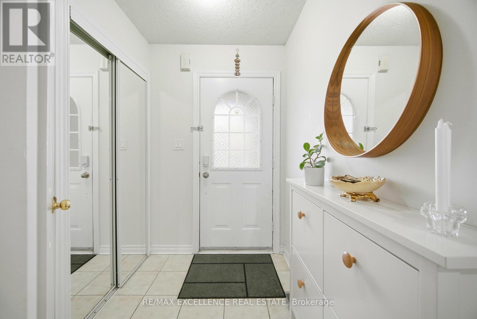 38 Coppermill Drive, Brampton, Ontario  L7A 1M8 - Photo 5 - W12658140