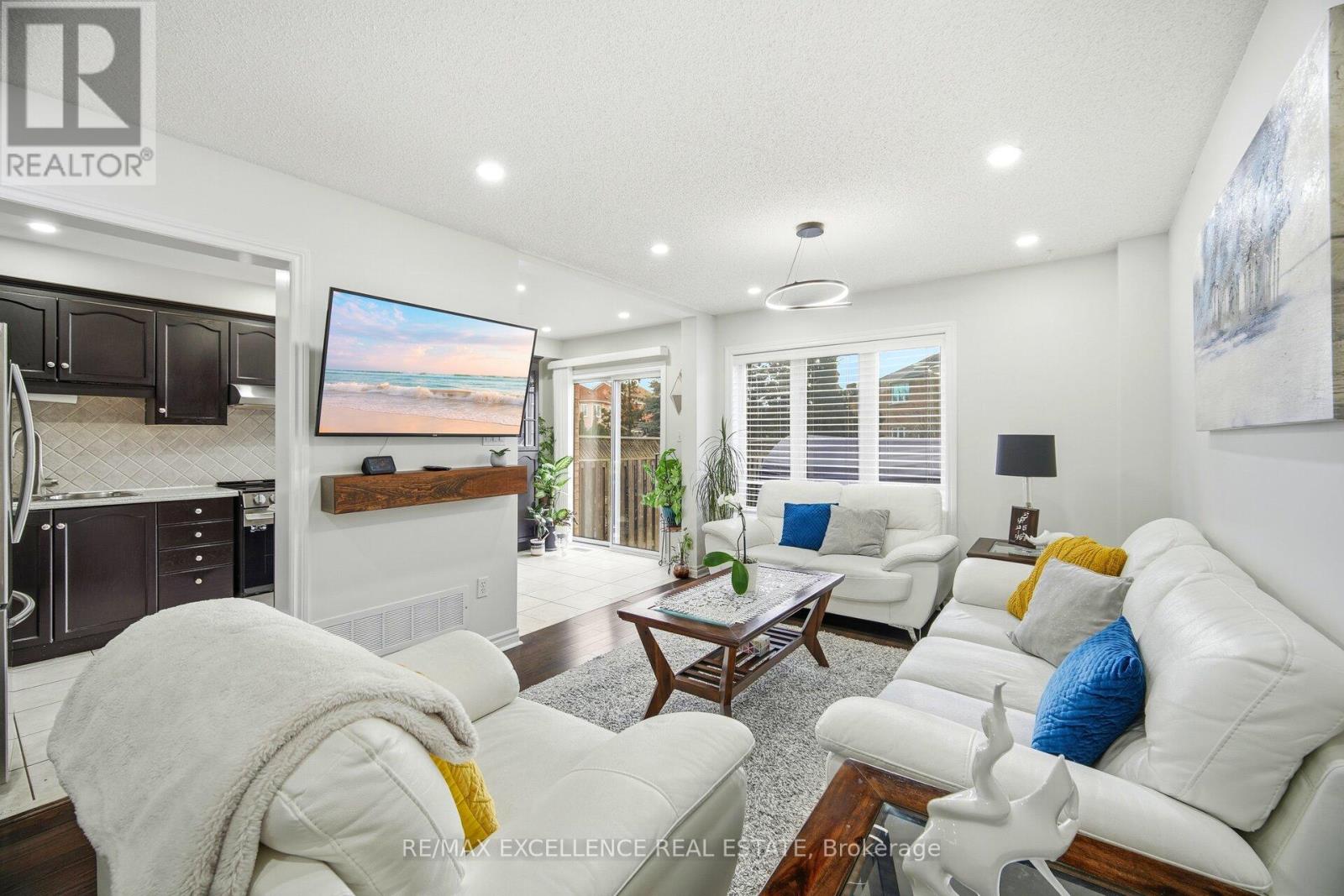 38 Coppermill Drive, Brampton, Ontario  L7A 1M8 - Photo 9 - W12658140