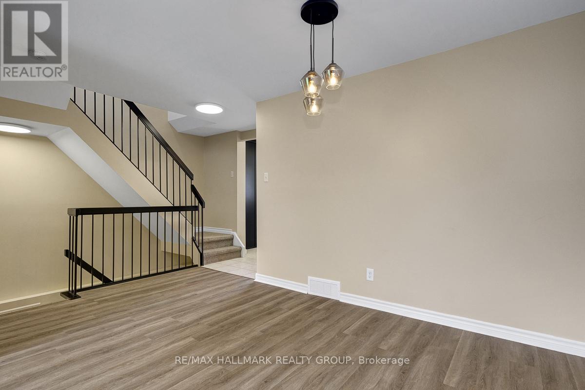 1701 Lafrance Drive, Ottawa, Ontario  K1E 2L7 - Photo 12 - X12658166