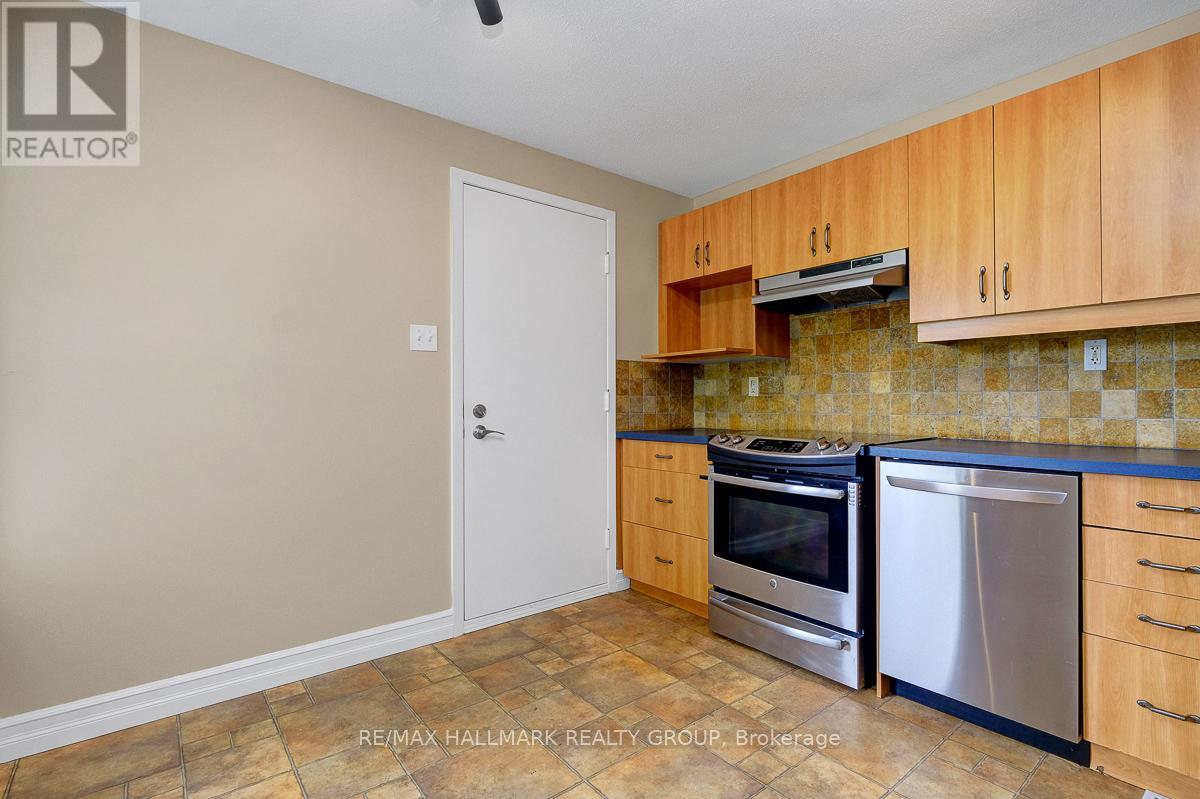 1701 Lafrance Drive, Ottawa, Ontario  K1E 2L7 - Photo 13 - X12658166