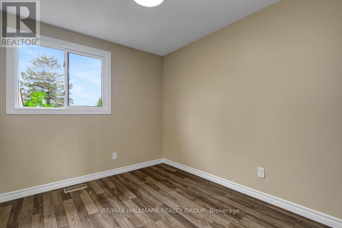 1701 Lafrance Drive, Ottawa, Ontario  K1E 2L7 - Photo 21 - X12658166
