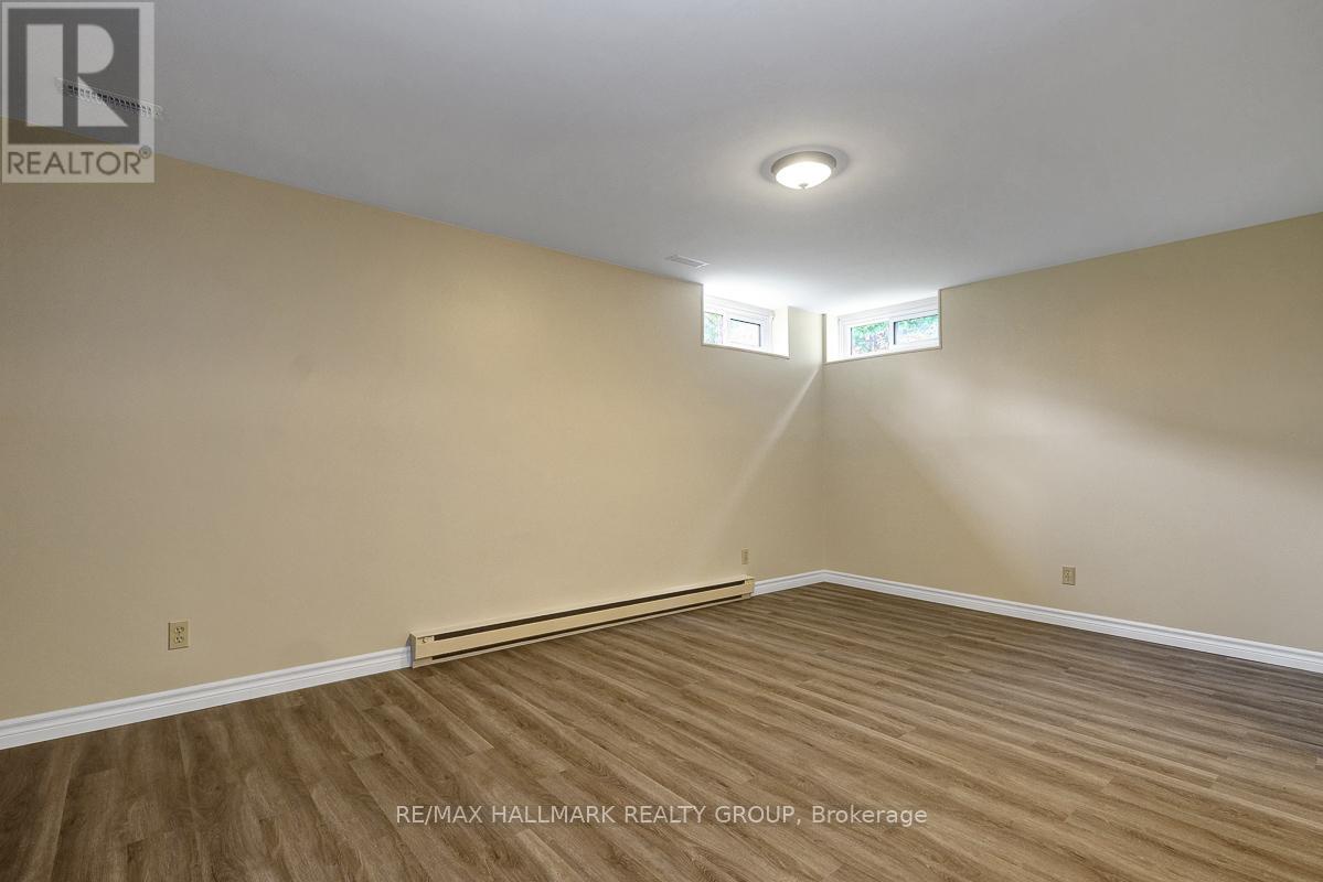 1701 Lafrance Drive, Ottawa, Ontario  K1E 2L7 - Photo 26 - X12658166