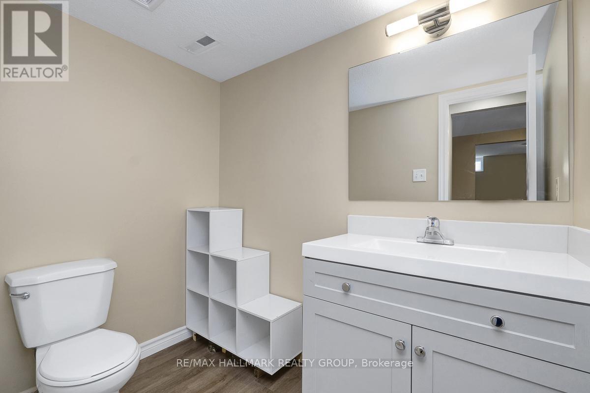 1701 Lafrance Drive, Ottawa, Ontario  K1E 2L7 - Photo 29 - X12658166