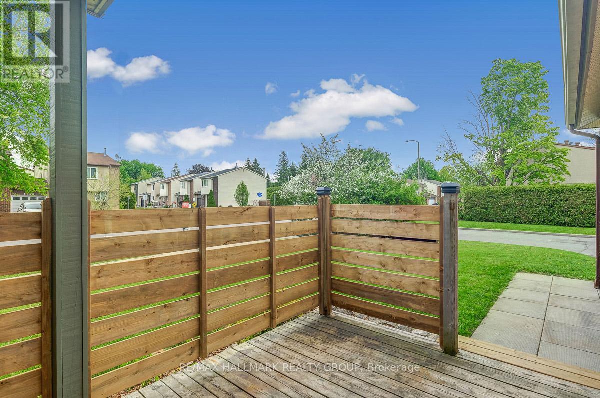 1701 Lafrance Drive, Ottawa, Ontario  K1E 2L7 - Photo 3 - X12658166