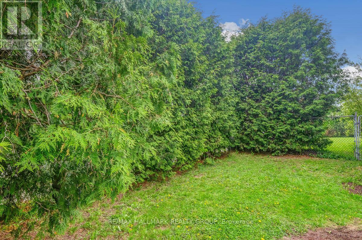 1701 Lafrance Drive, Ottawa, Ontario  K1E 2L7 - Photo 37 - X12658166